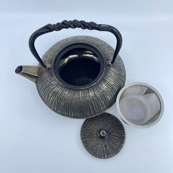 vintage cast iron teapot with textured finish & twisted handle - Picture 6 of 8